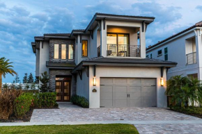 Stunning Home in Bears Den Near Disney with Private Pool, Movie Room, Pool Table & Resort Amenities - 985JN, Kissimmee